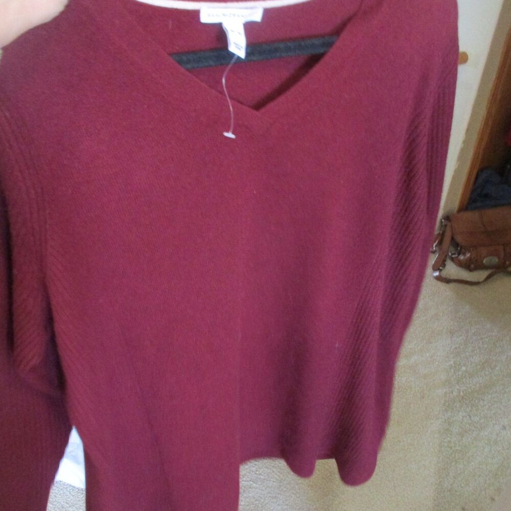 Isaac Mizrahi Deep Burgundy V-Neck Sweater *21 - Picture 4 of 4